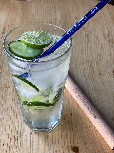 okurkovka, skleněné brčko