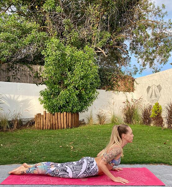 Pozdrav slunci, Bhujangasana - Pozice kobry