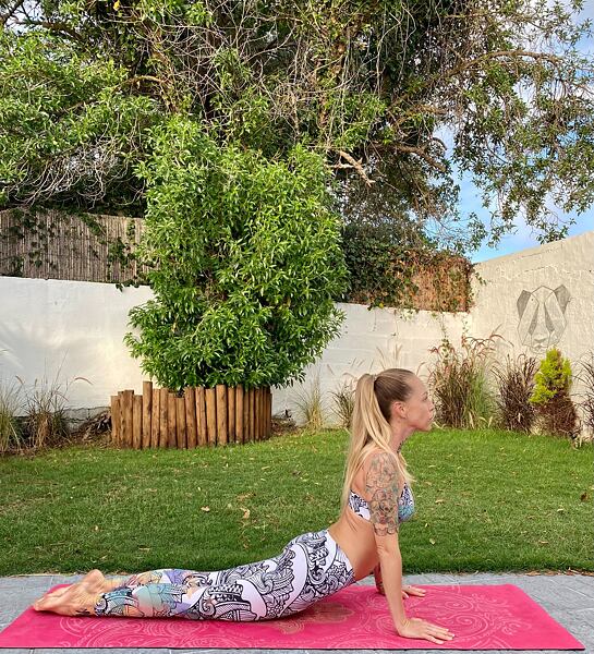 Pozdrav slunci, Bhujangasana - Pozice kobry