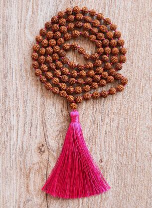Meditační mala - Rudraksha PINK se stříbrným logem (Ag 925/1000)