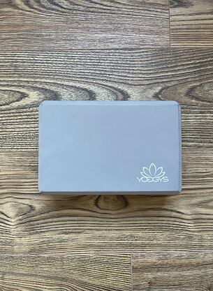 Cihlička na jógu šedá YOGGYS