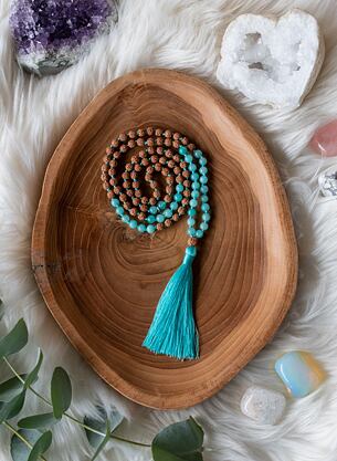 Meditační mala - Akvamarín a Rudraksha se stříbrným logem (Ag 925/1000)