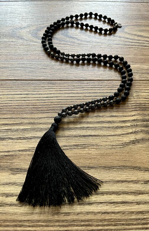 Meditační mala - Hematit a Láva se stříbrným logem (Ag 925/1000)