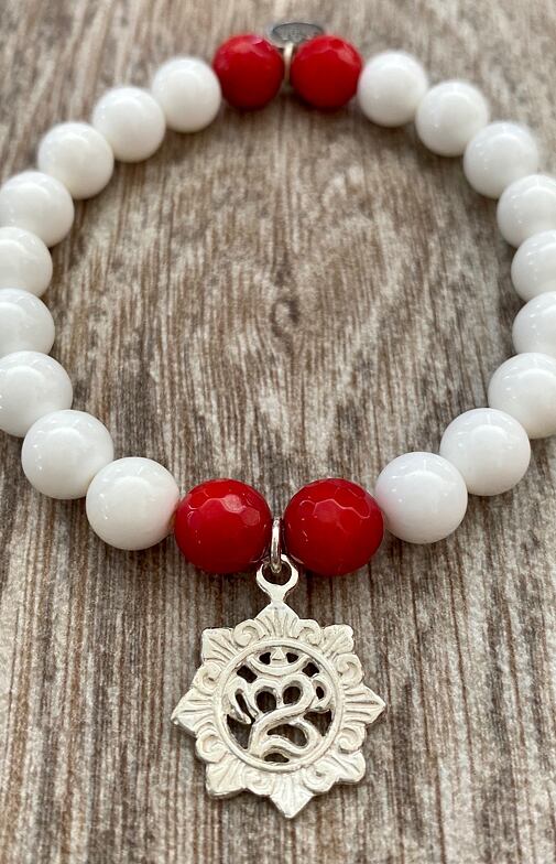 YOGGYS náramek BALIJSKÝ ÓM - bílý jantar a rubín