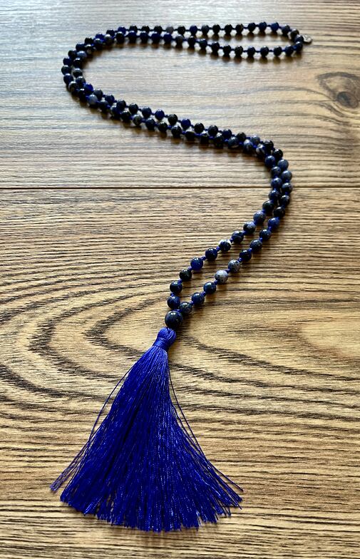 Meditační mala - Sodalit se stříbrným logem (Ag 925/1000)