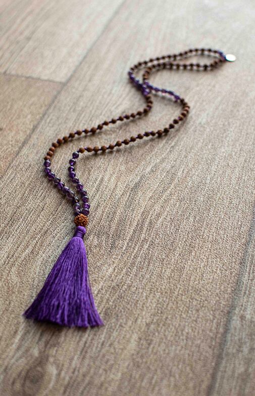 YOGGYS meditační mala - angelit a rudrakša PURPLE