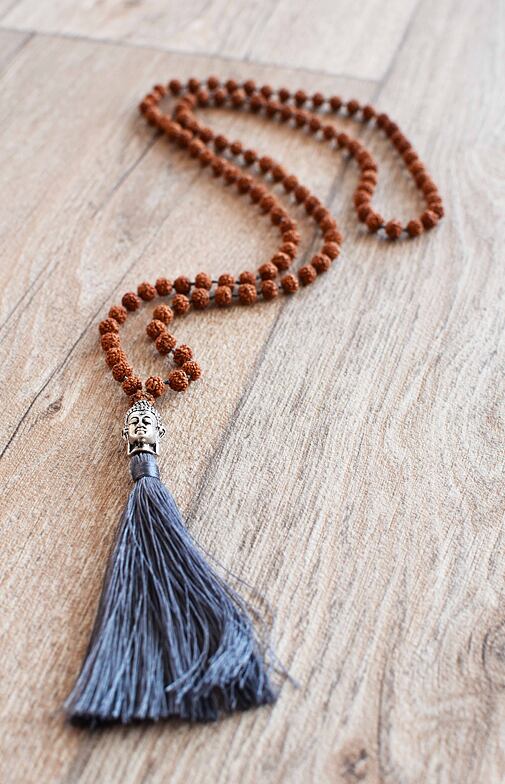 Meditační mala BUDHA - Rudraksha DARK GREY se stříbrným logem (Ag 925/1000)