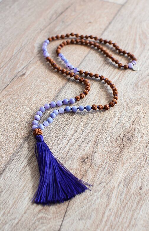 Ručně vyrobená meditační mala s angelitem a rudrakšou.