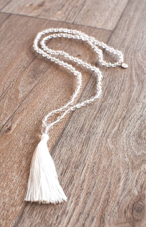 Ručně vyrobená meditační mala s křišťálem.