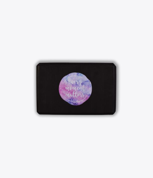 Cihlička na jógu černá EVERY MOMENT MATTERS