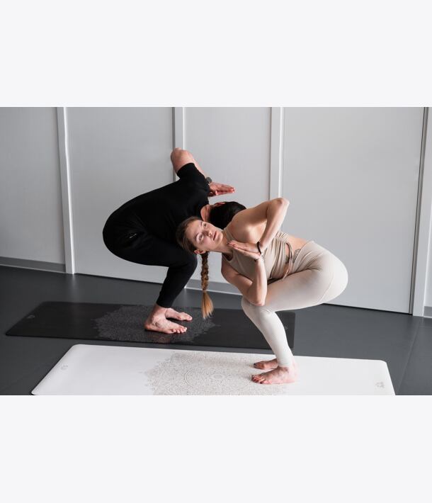 mandala silver, jógová podložka, profesionální podložka na jógu, jógamatka, black and white, černá a bílá, ying and yang