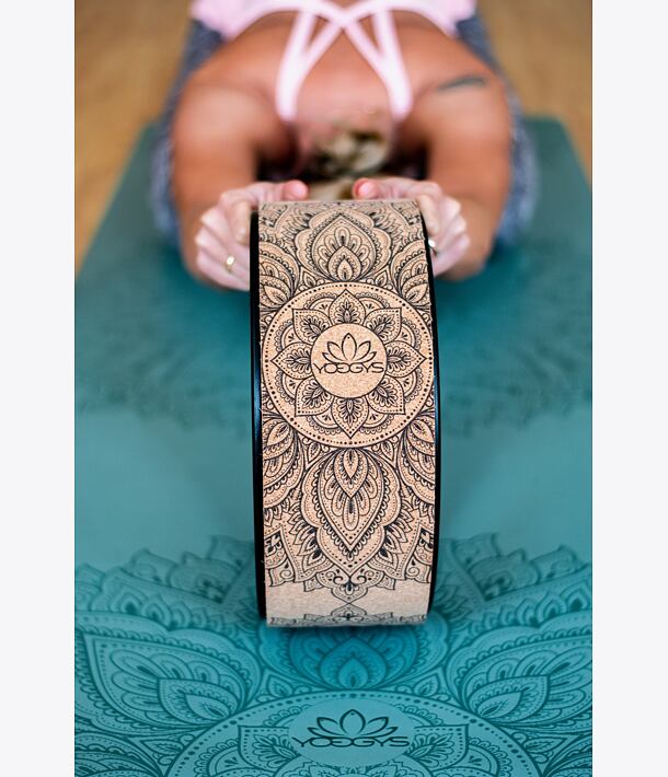 Kruh na jógu DARK MANDALA NATURAL a korková cihlička s mandalou