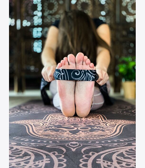 YOGGYS - YOGA STRETCHING STRAP [HAMSA], paschimottanasana