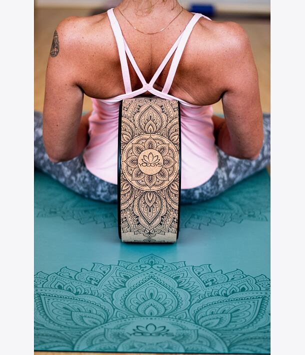 Kruh na jógu DARK MANDALA NATURAL a korková cihlička s mandalou