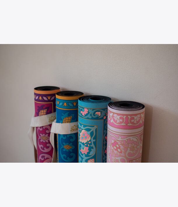 jógová podložka orientální koberec na jógu v barvě petrolejová