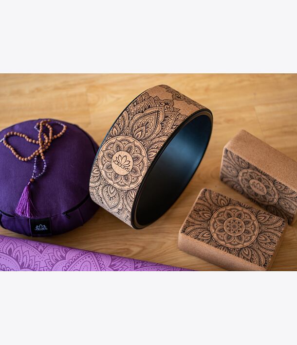 Kruh na jógu DARK MANDALA NATURAL a korková cihlička s mandalou