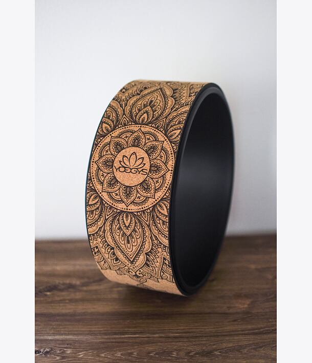 Kruh na jógu DARK MANDALA NATURAL a korková cihlička s mandalou