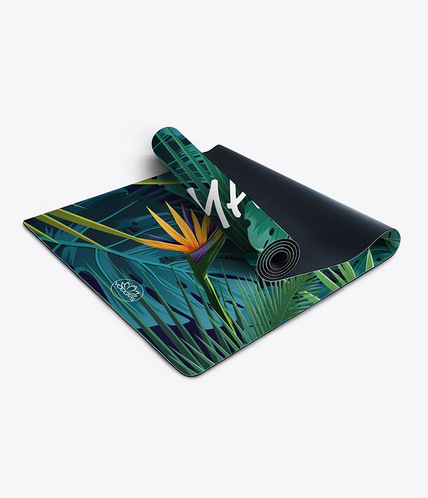 YOGGYS [NAMASTE] zelená designová jógová podložka s nápisem