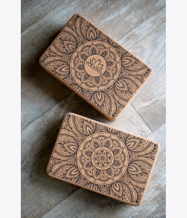 Cihlička na jógu korková NEW MANDALA