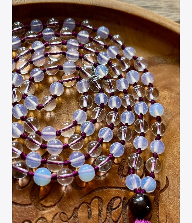 Meditační mala - Opalit a Křišťál PURPLE se stříbrným logem (Ag 925/1000)