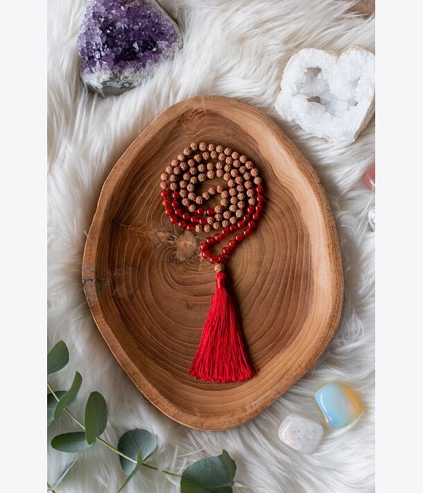 Meditační mala - Karneol a Rudraksha RED se stříbrným logem (Ag 925/1000)