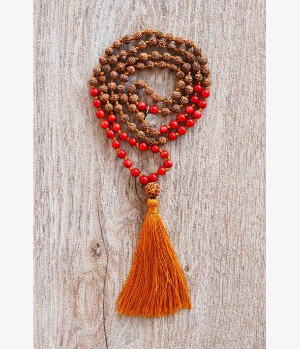 Meditační mala - Korál a Rudraksha se stříbrným logem (Ag 925/1000)