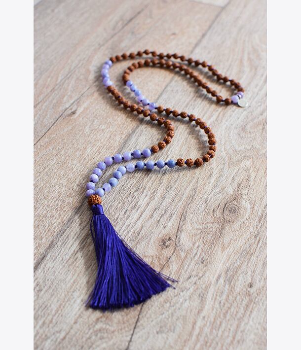 Ručně vyrobená meditační mala s angelitem a rudrakšou.