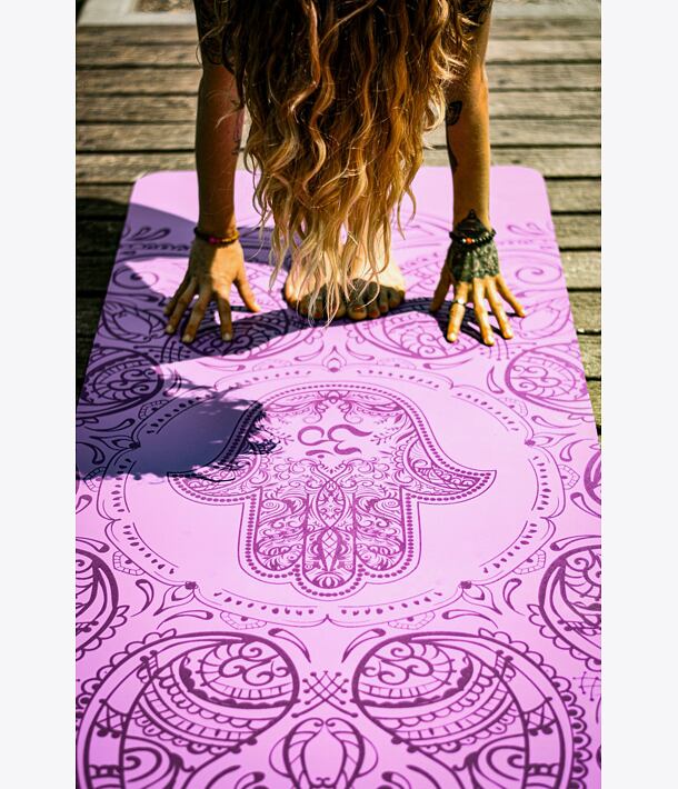 profesionální jógová podložka z přírodní gumy ALL YOGA MAT fialová HAMSA, předklon, uttanasana