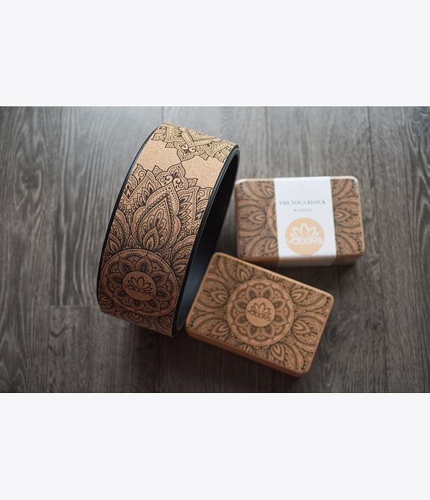 Kruh na jógu DARK MANDALA NATURAL a korková cihlička s mandalou