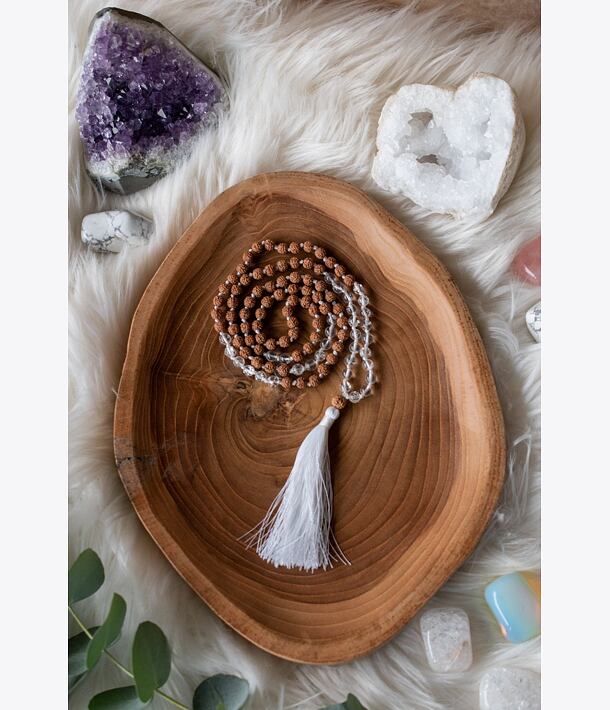 Meditační mala - Křišťál a Rudraksha se stříbrným logem (Ag 925/1000)
