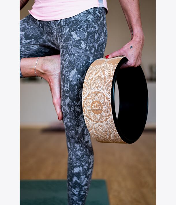 Kruh na jógu WHITE MANDALA NATURAL korkový s bílou mandalou