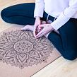 Korková podložka na jógu INFINITY NATURAL s tmavě hnědou mandalou