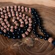 Meditační mala - onyx a rudraksha