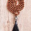 Meditační mala BUDHA - Rudraksha DARK GREY se stříbrným logem (Ag 925/1000)