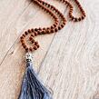 Meditační mala BUDHA - Rudraksha DARK GREY se stříbrným logem (Ag 925/1000)