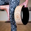 Kruh na jógu WHITE MANDALA NATURAL korkový s bílou mandalou